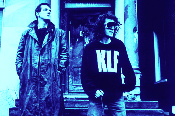Jimmy Cauty and Bill Drummond stand before a crumbling building